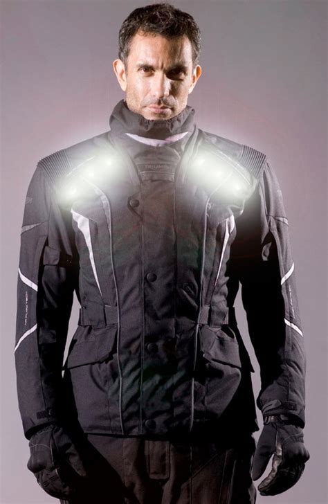 Garage Car: Triumph offers motorcycle jacket with LED - Triumph Light Jacket