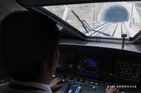 Spesifikasi Kereta Cepat Jakarta Bandung Tembus 350km Jam