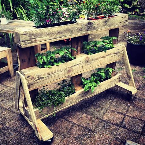 25 Inspiring DIY Pallet Planter Ideas