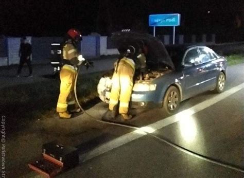 Wieczorny Po Ar Samochodu Osobowego Na Drodze Krajowej Nr Zdj Cia