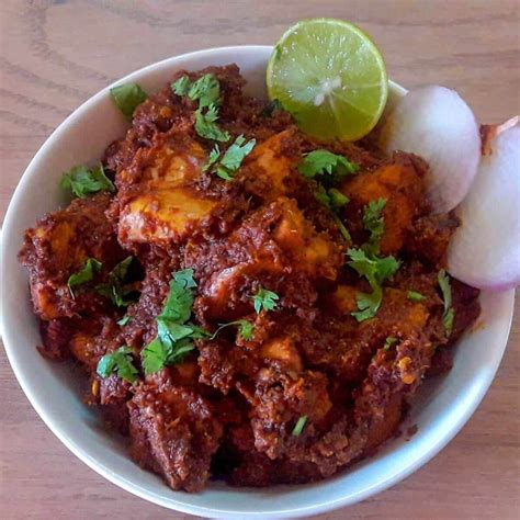 Maharastrian Chicken Sukka recipe - The Yummy Delights