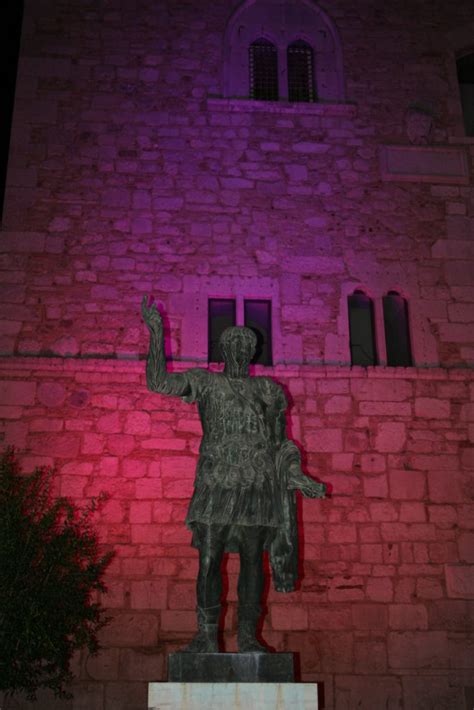 La Rocca Dei Rettori In Rosa Per Solidarieta Alla Lotta Al Cancro Al