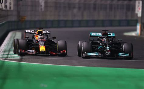 A Jeddah Succede Di Tutto Hamilton Beffa Verstappen Tra Incidenti