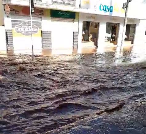 Rompimento De Adutora Alaga Rua No Centro De S O Louren O S O