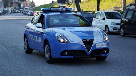 Centro Rapine Al Mercato Di San Lorenzo La Polizia Ferma Due Giovani