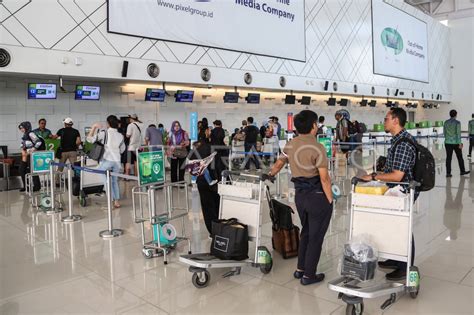 Jumlah Penumpang Angkutan Udara Meningkat ANTARA Foto