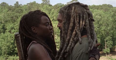 Michonne And Ezekiels Kiss On The Walking Dead Doesnt Mean Theyre Getting Together