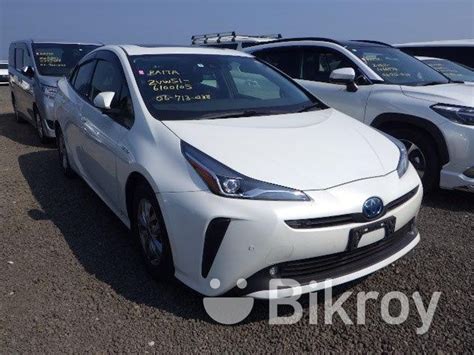 Toyota Prius SUNROOF 2019 For Sale In Basundhara Bikroy