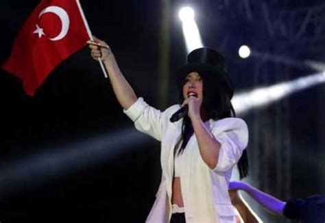 Hande Yener N Burhan Ye Konser Ptal