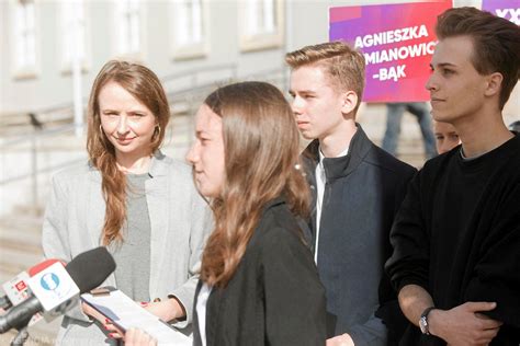 Wybory Parlamentarne Agnieszka Dziemianowicz B K I Uczniowie