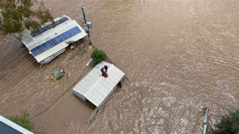 Nsw Floods Hundreds Rescued From Rooftops In Eugowra Wyangala Dam