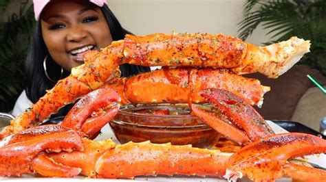 Giant Spicy King Crab Lobster Claws Seafood Boil Mukbang Bloves