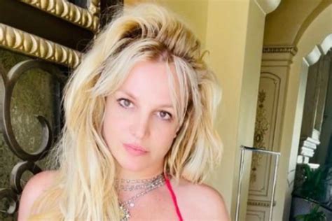 Britney Spears Presume Derrier Sin Bikini Con Fotos De Su Ltimo Viaje