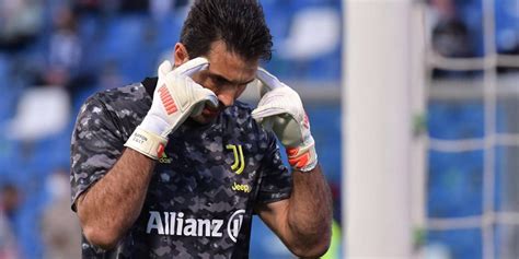 Buffon renueva con el Parma hasta 2024 jugará hasta los 46 años