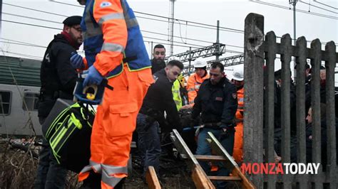 Treno Deraglia A Pioltello Soccorsi Sul Posto