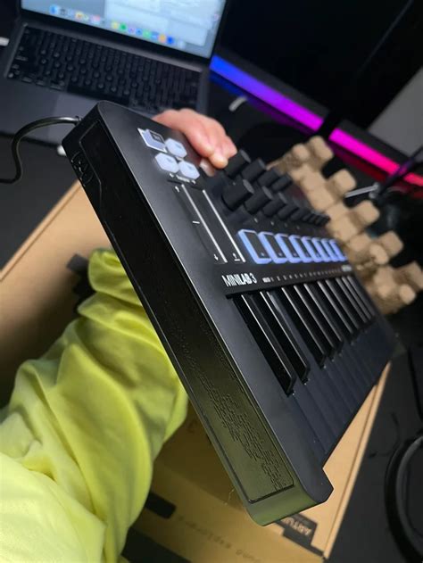 Arturia Minilab Deep Black Edition Teclado Controlador Midi Wave