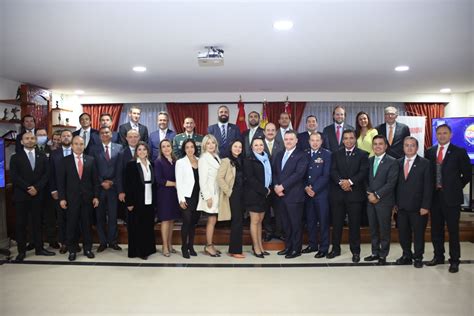 Ceremonia De Imposici N Del Distintivo Del Curso Integral De Defensa