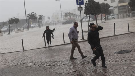 Dez Distritos Do Continente Sob Aviso Amarelo Devido Chuva E Vento