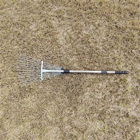 Adjustable Garden Leaf Rake Telescopic Metal Rake Expandable Folding