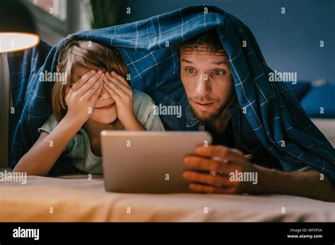 Le Regard Surpris Banque D Image Et Photos Alamy