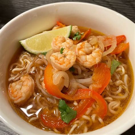 Soupe Ramen Aux Crevettes Asian Recipes Healthy Recipes Cooking