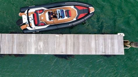 How to drive a boat: Turning an outboard-engined boat in a tight space