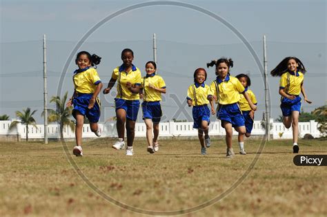 Image Of Girl Children Participating In A Running Race Jy124134 Picxy