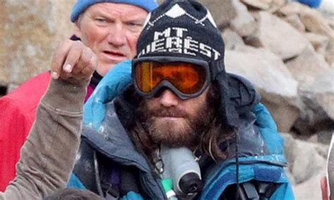 OMG He S Naked Jake Gyllenhaal On The Set Of His New Movie Everest OMG BLOG