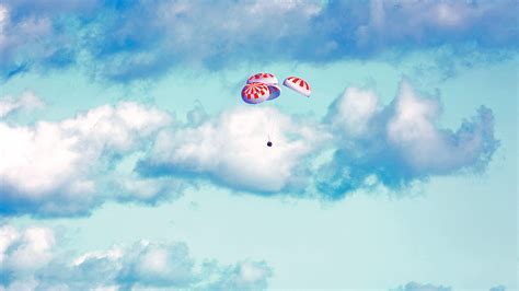 Le Retour Historique De La Crew Dragon De Spacex Sur Terre En Images