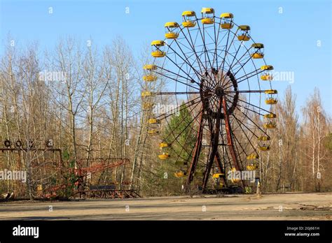 Ukraine, Pripyat, Chernobyl. Ferris wheel at amusement park Stock Photo - Alamy