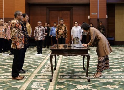 Sri Mulyani Lantik Suryo Utomo Sebagai Dirjen Pajak Inilahkoran Id