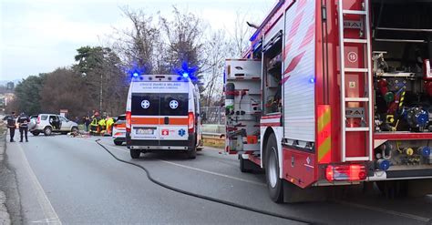 Grave Incidente A Mariano Comense Tre Auto Coinvolte Due Feriti