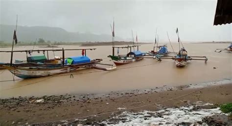 Waspada Gelombang Pantai Selatan Banten Capai Tinggi 6 Meter Selama 3