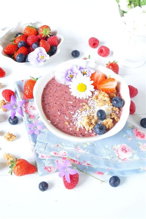 Smoothiebowl Mit Kokoscrunch Von Corinna Schober Delicat Io