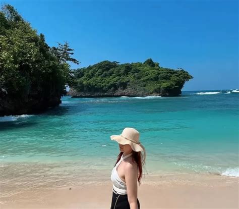 Indahnya Pantai Teluk Asmara Di Malang Wisata Alam Yang Disebut Sebut