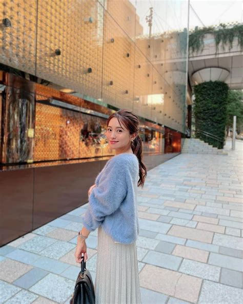 曽田茉莉江さんのインスタグラム写真 曽田茉莉江instagram「昨日はニットだけで歩けたのに 今日は一気に寒くなりましたね🧣