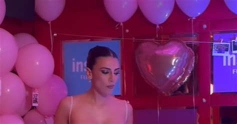 Giulia Salemi Compie 30 Anni Nuda Di Fatto Alla Festa Ecco Il Video