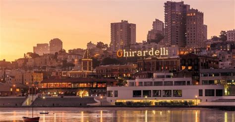 Ghirardelli Square San Francisco: chocolate shop, stores and restaurants