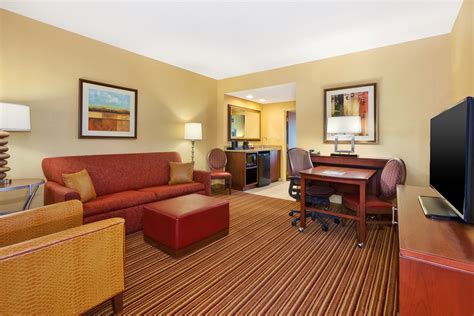 Embassy Suites Murfreesboro Atrium — Self Walk