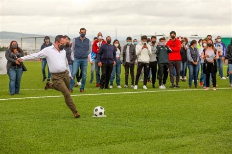 Miguel Parrodi Entrega Cancha De Futbol En Plantel Norte Del Colegio De