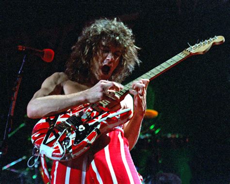 Guitarras Icônicas De Eddie Van Halen São Vendidas Por R 2 Milhões