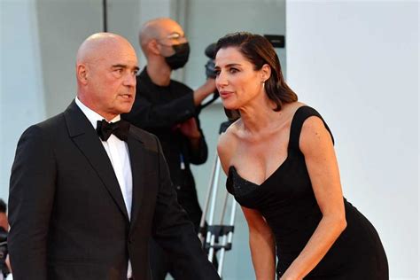 Luca Zingaretti La Vita Stravolta La Moglie Luisa Ranieri Commuove