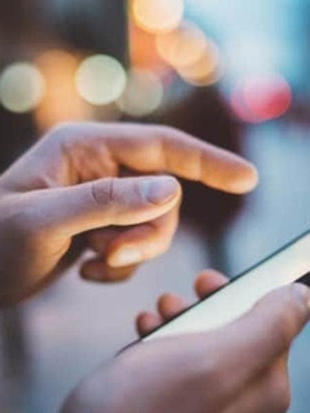 em cada mantêm nude de ex no celular mesmo após término diz pesquisa UOL