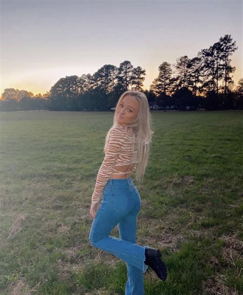 Blonde Scrolller