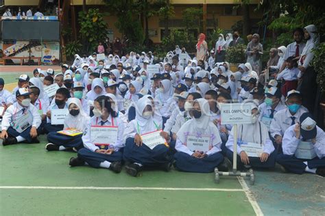 Masa Pengenalan Lingkungan Sekolah Tahun Ajaran Baru Antara Foto