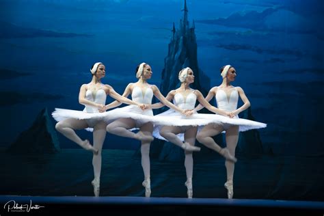 LE LAC DES CYGNES Par le ballet Opéra National de KIEV