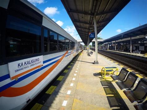 Kereta Galleri Stasiun Cirebon Prujakan Terbaru