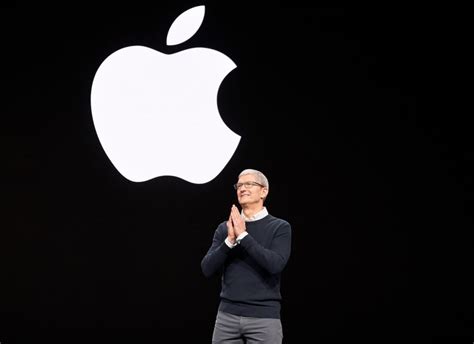 Ex-Apple VP Angela Ahrendts: ‘Tim Cook is a man of peace’ | Apple Must