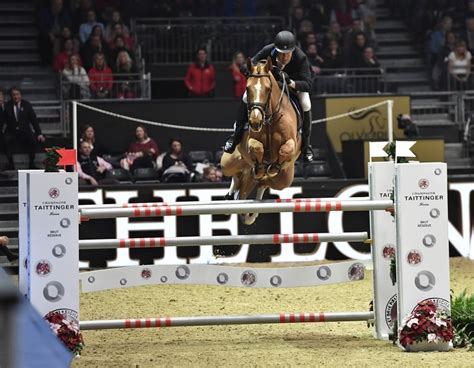 El jinete británico William Funnell mantuvo el ritmo en la ronda de