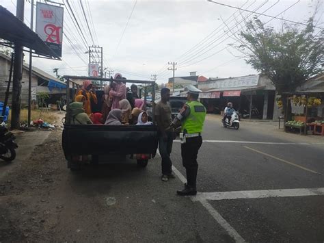 Hindari Kecelakaan Mobil Bak Terbuka Dilarang Angkut Penumpang Waspada